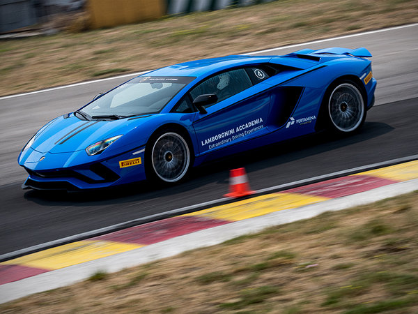 兰博基尼Aventador J，超凡之作的极致体验